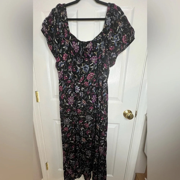 Like New! Lane Bryant Bubble-Sleeve Tie-Neck Tiered Midi Dress, Size 24 - Picture 4 of 9
